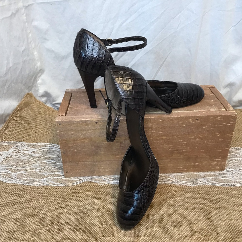 Ann Taylor loft strappy heels, brown alligator print, size 8.5M.